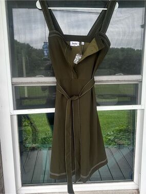 Leota NWT Emilia Contrast Stitch Belted Sleeveless Dress Kalamata Green S